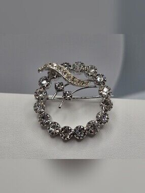 Vintage Silver Tone Rhinestone Wreath Brooch Circle Sparkly Crystal Pin 1”